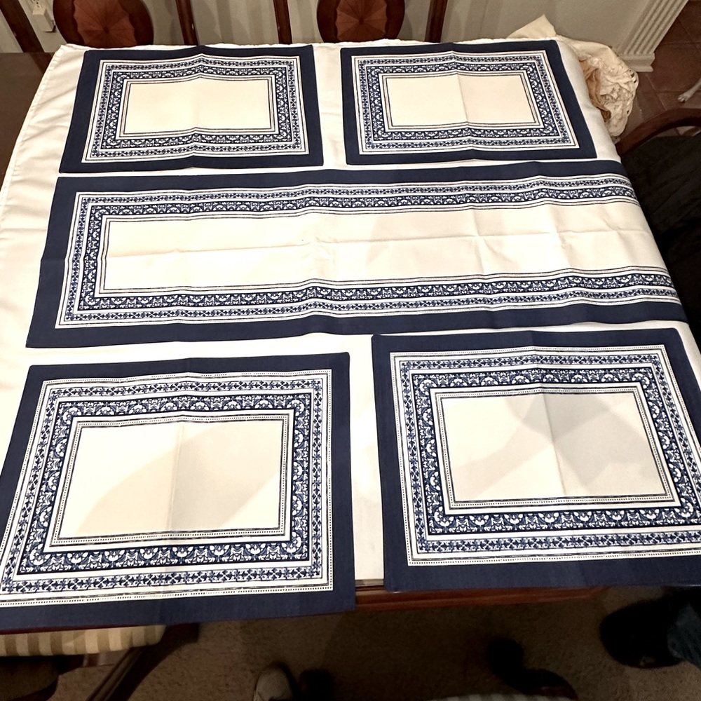Set of 6 Blue/White Placemats (19x13) with matching Runner (72x13)